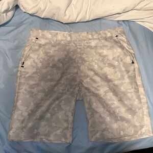 G/FORE Light Gray Patterned Men's Shorts - Size 38